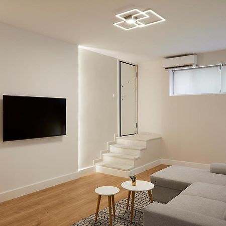 Central & Comfy Apartment 2Mins Walking From Metro Афіни Екстер'єр фото