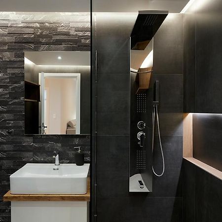 Central & Comfy Apartment 2Mins Walking From Metro Афіни Екстер'єр фото