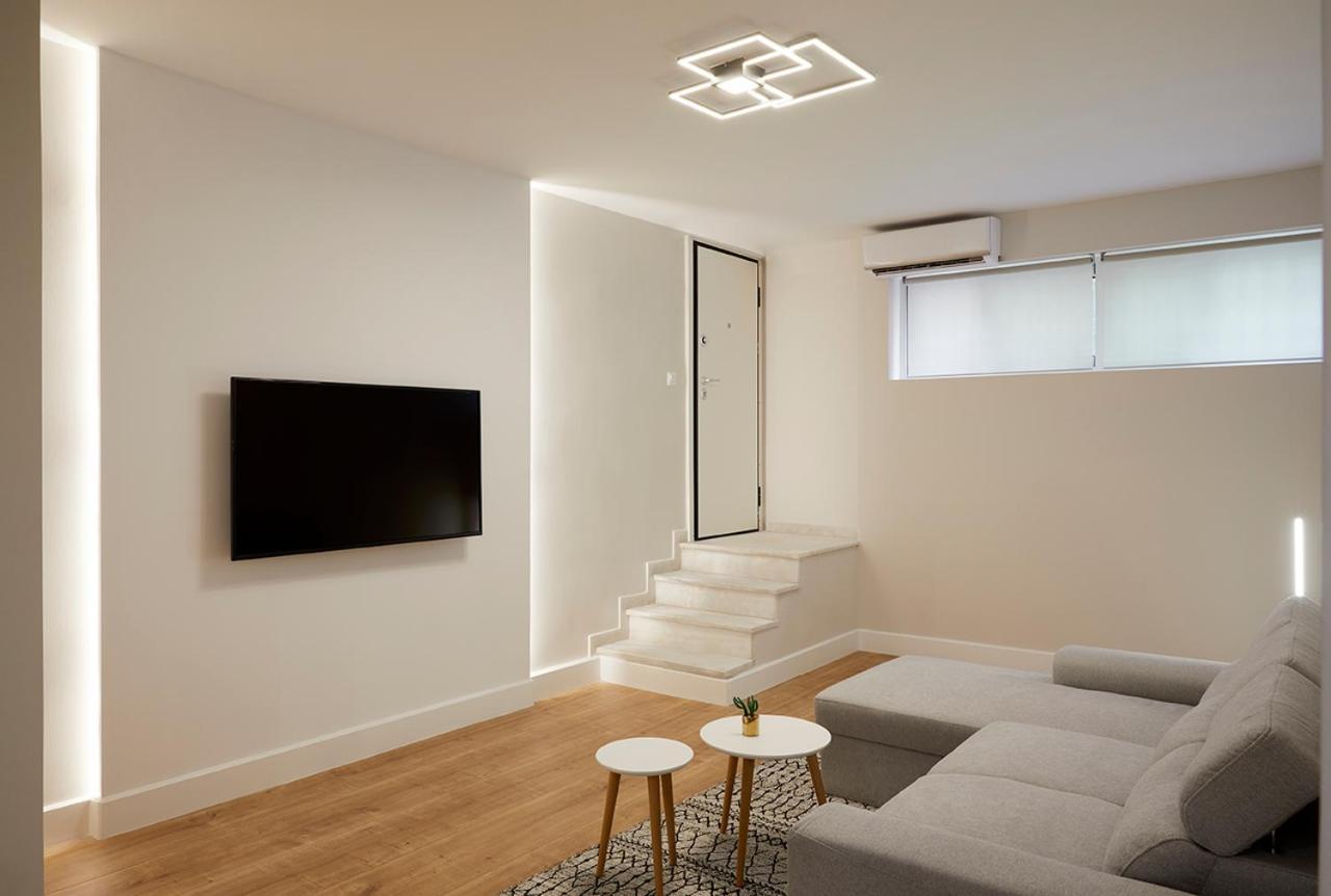 Central & Comfy Apartment 2Mins Walking From Metro Афіни Екстер'єр фото