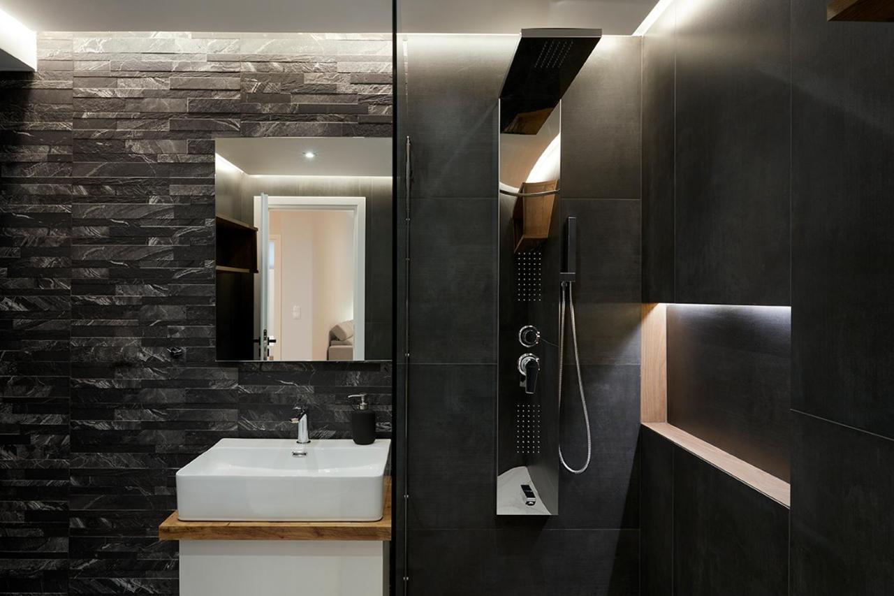 Central & Comfy Apartment 2Mins Walking From Metro Афіни Екстер'єр фото