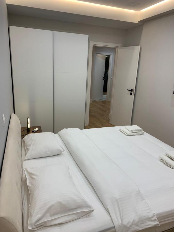 Central & Comfy Apartment 2Mins Walking From Metro Афіни Екстер'єр фото