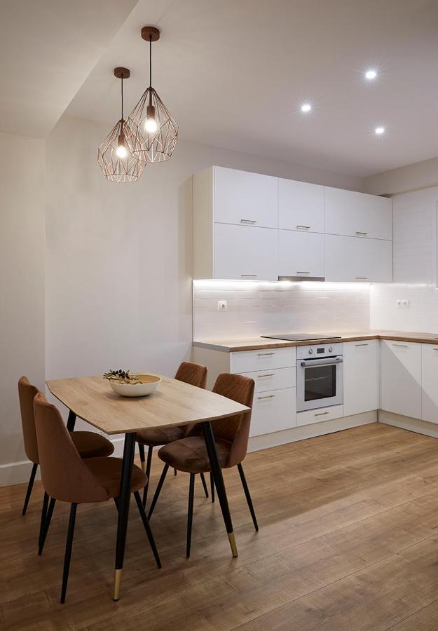 Central & Comfy Apartment 2Mins Walking From Metro Афіни Екстер'єр фото